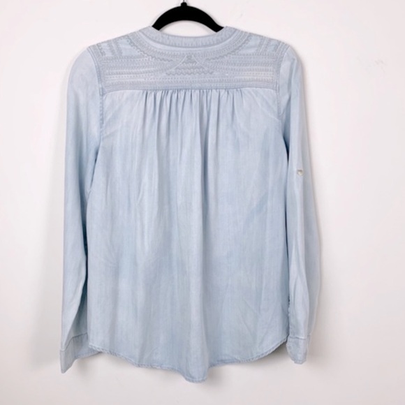 Holding Horses Anthropolgie Lightweight Embroidered Chambray Button Down Size XS - Picture 4 of 4